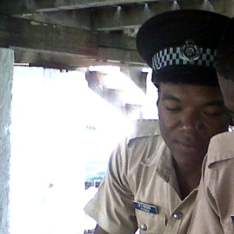 Updated: Policeman electrocuted while chasing escapee