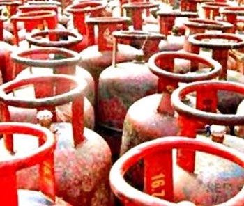 Three burnt in gas cylinder explosion