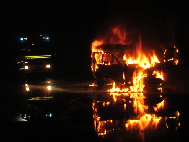 Family flees burning minibus