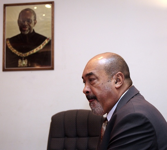 Close contact between Surinamese President, Roger Khan- Dutch newspaper