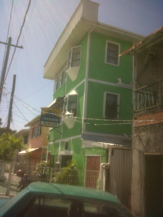 Man fails to strangle woman; commits suicide in city hotel