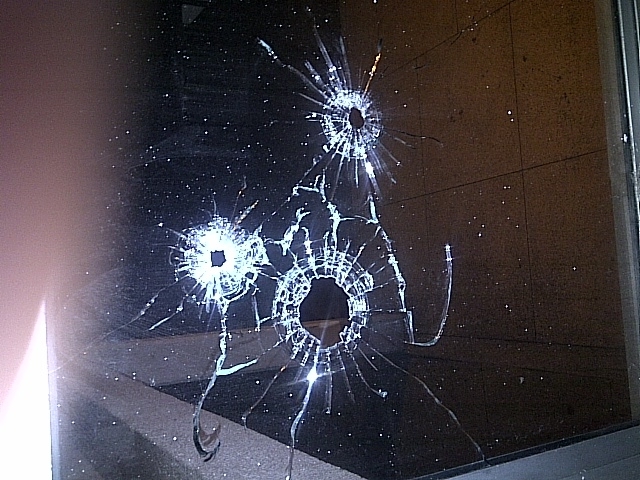 Prisoner escapes from GPHC; gunshots damage windows