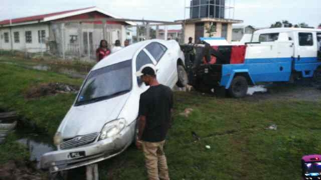 Drunken policeman drives car into Sophia drain, damage fence