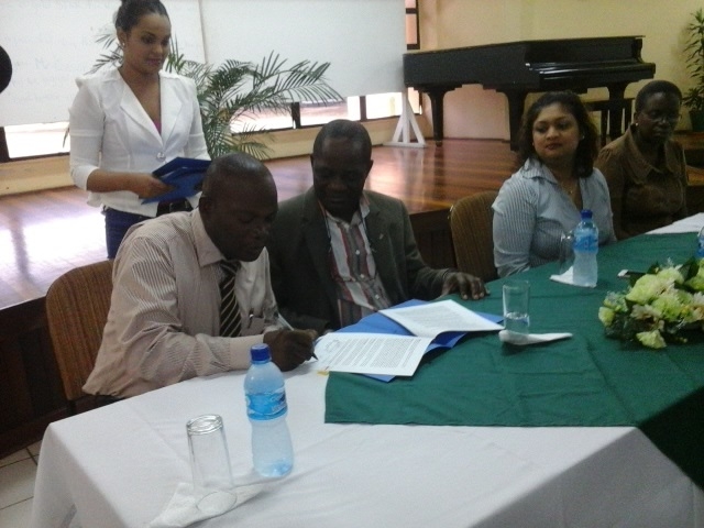 Guyanese get cash to search for cancer-fighter in corilla