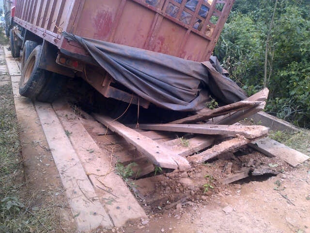 Truck damage bridge on Linden- Lethem Road, despite weight restriction