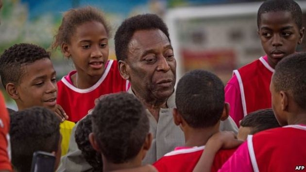Soccer Icon Pele Moved to Special Care Unit at Brazil Hospital
