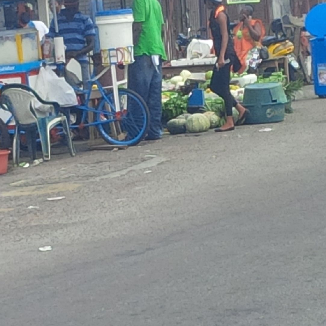 City Constabulary complicit in sale of fruits, vegetables on ground