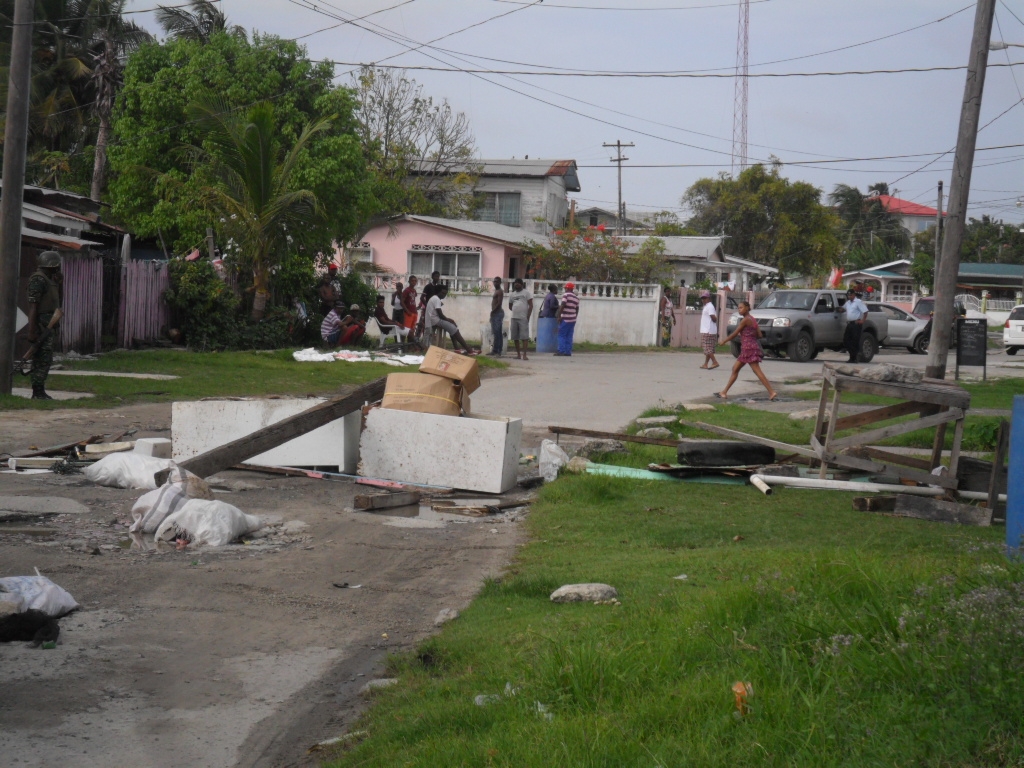 West Ruimveldt residents block deplorable road