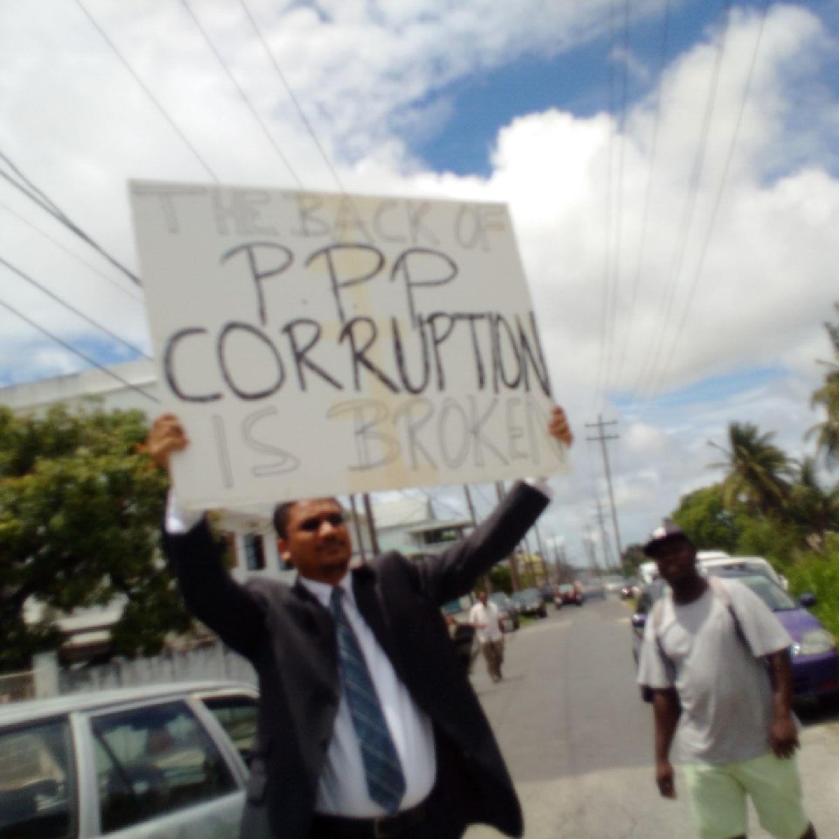 One-man protest angers PPP protesters outside GECOM