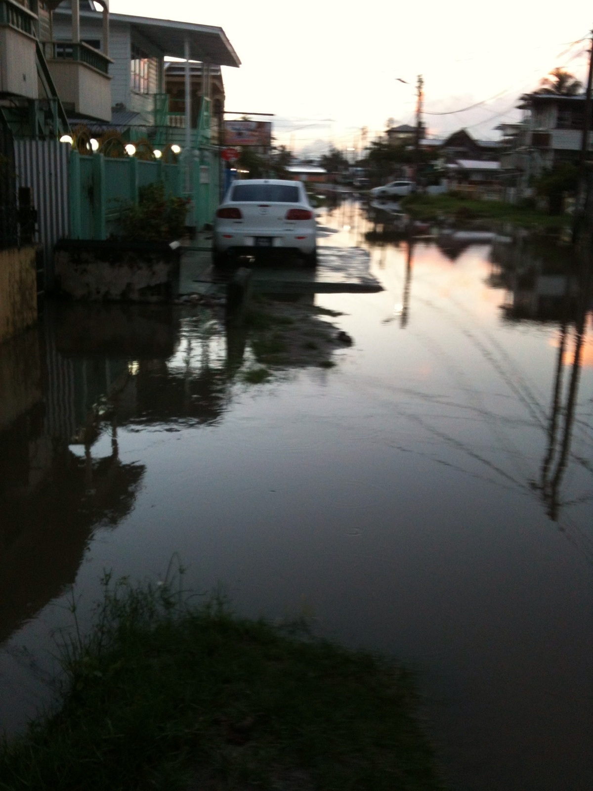 “Jammed” koker causes severe flooding at River View, Ruimveldt