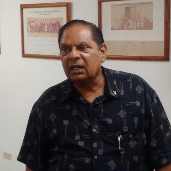 No closure of sugar estates, but possibly greater private sector role