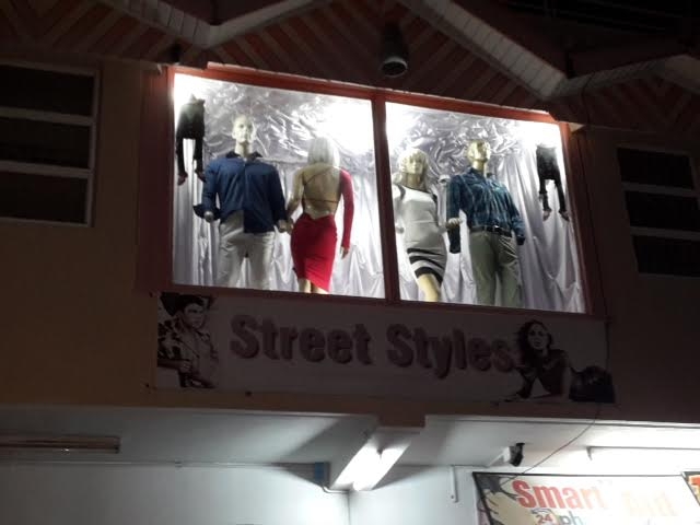 Boutique owner shot, robbed