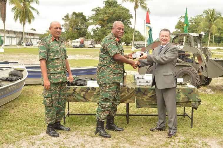 Brazil donates equipment to GDF’s Jungle School