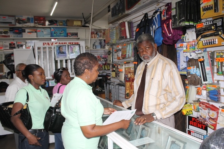 Businesses told about receipt, return, refund and replacement rules; one businessman says laws “stinking”