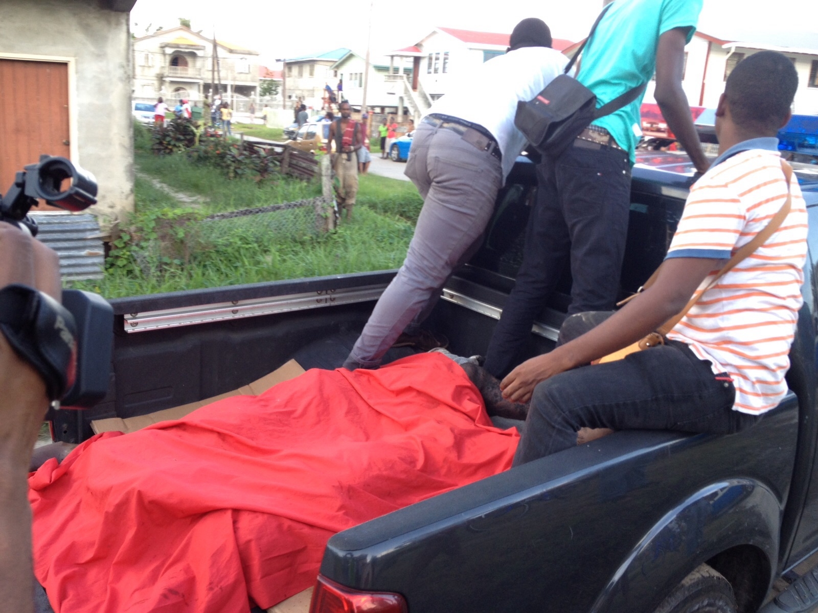 UPDATE: Police shoot bandits shortly after robbery at UG official’s home