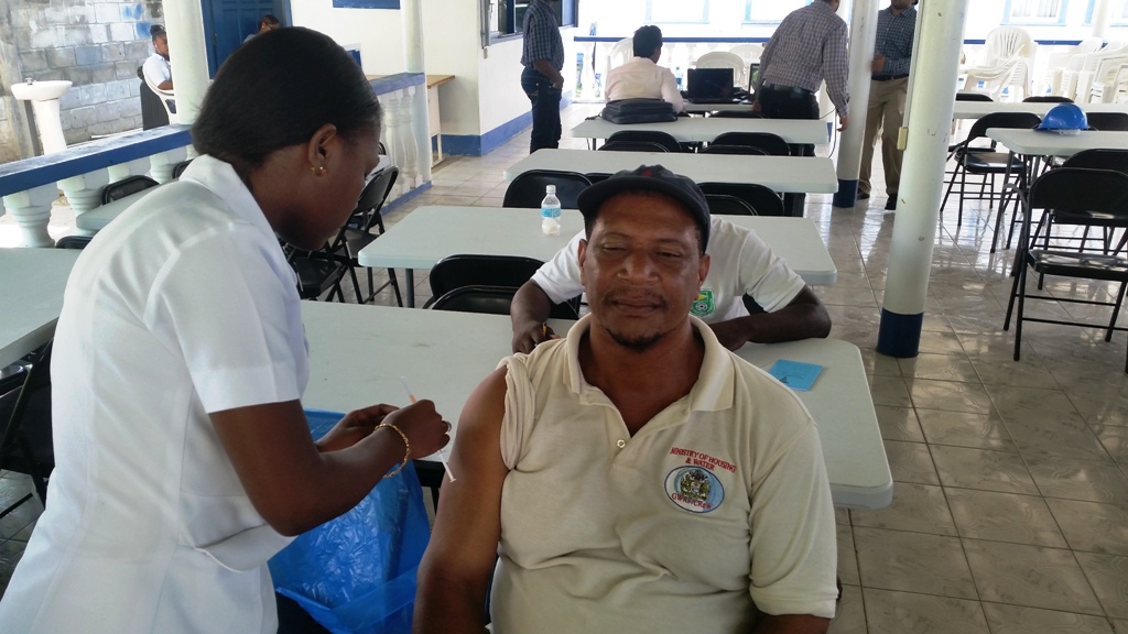 GWI workers being immunized against infectious diseases