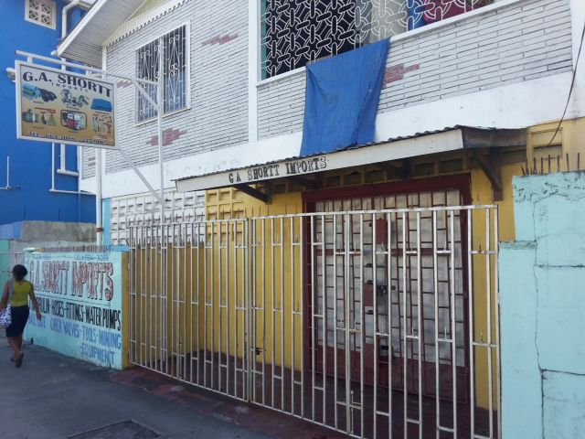 City businessman shot while attempting to intervene in robbery