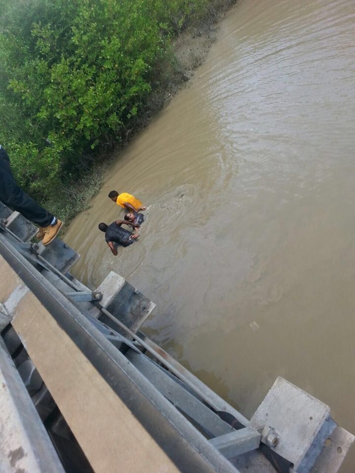 Woman rescued after jumping from Harbour Bridge