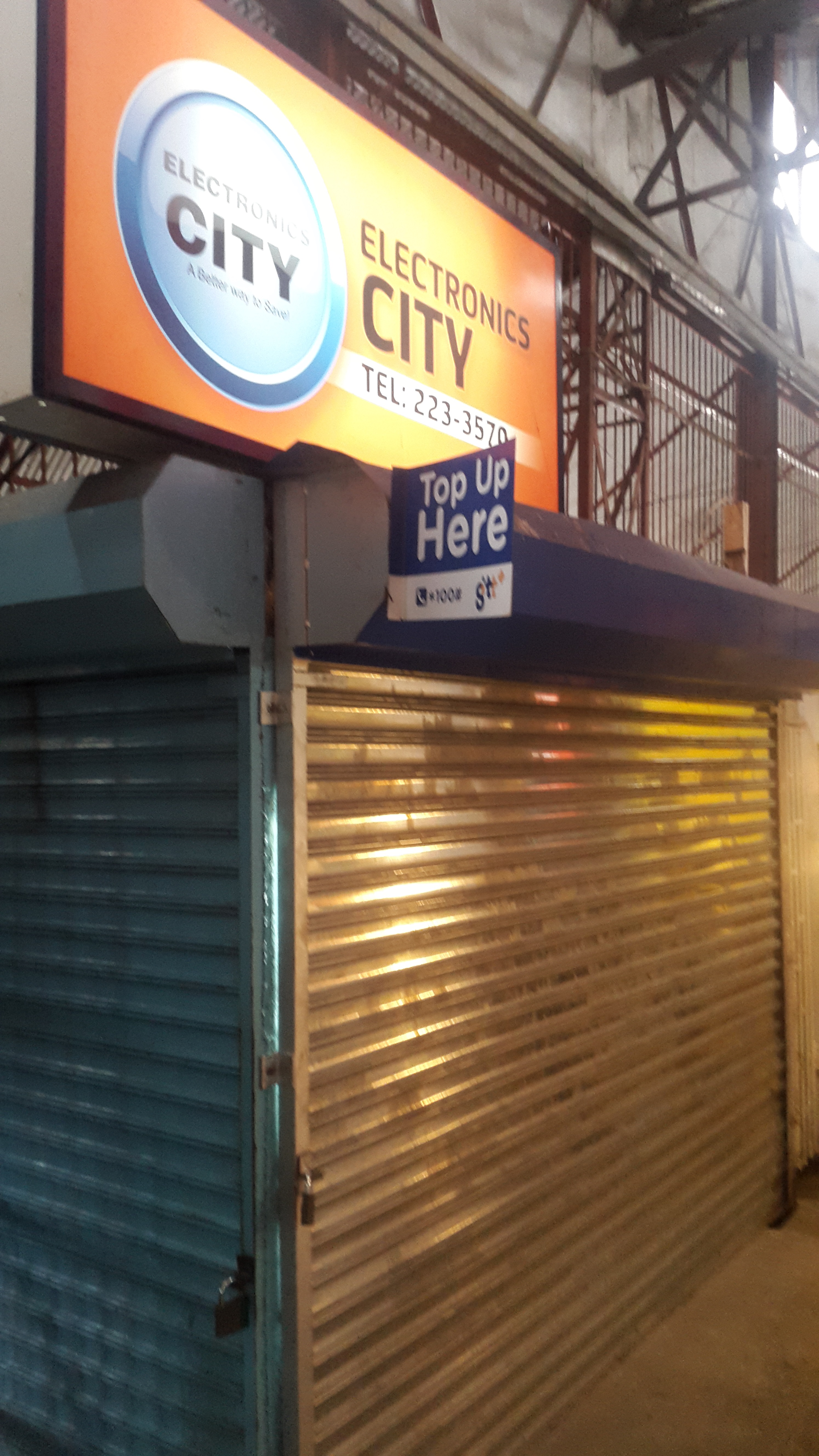 Suspect nursing gunshot wound after botched Stabroek Market break-in