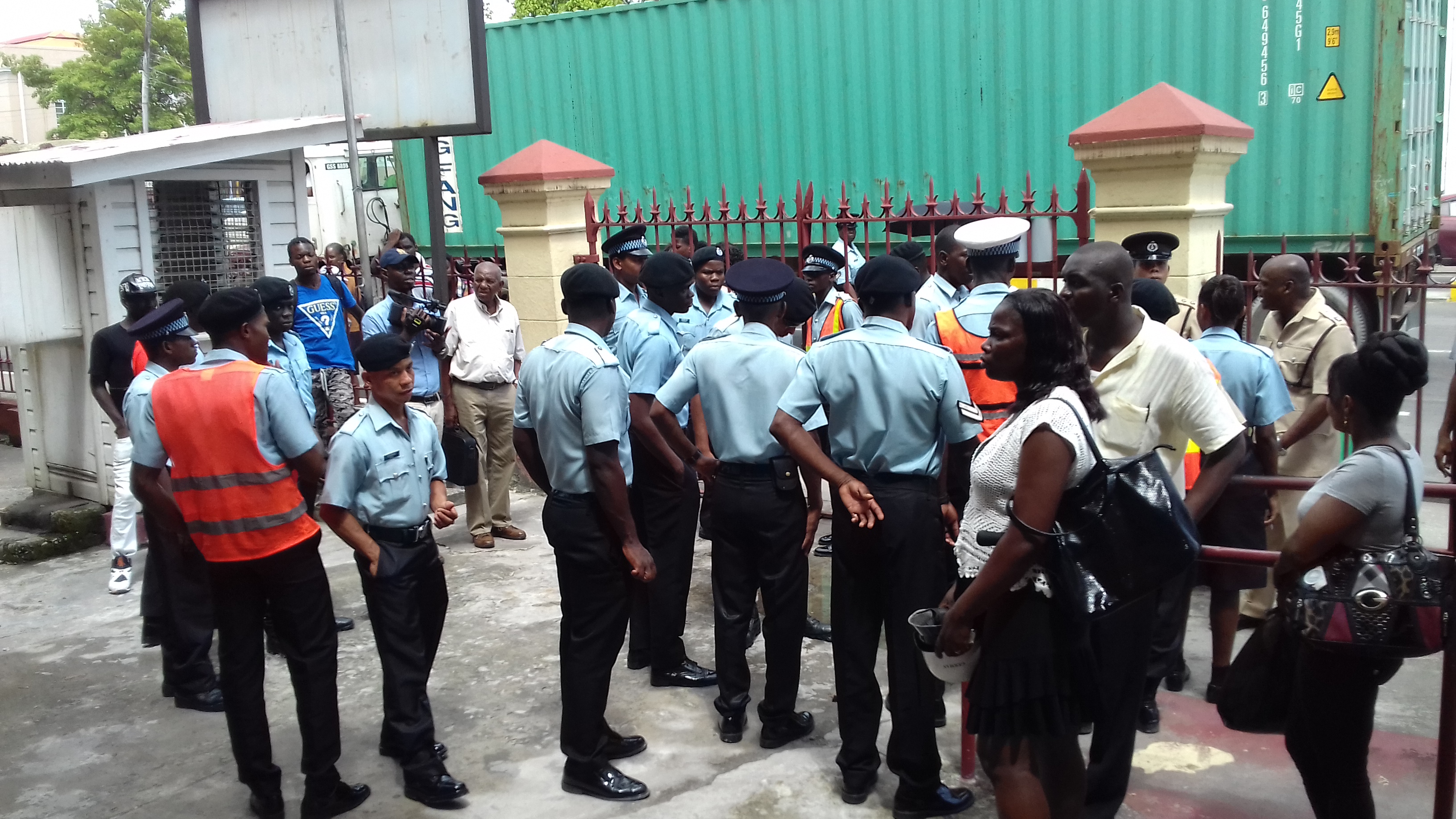 Police Constable under investigation for assaulting journalist