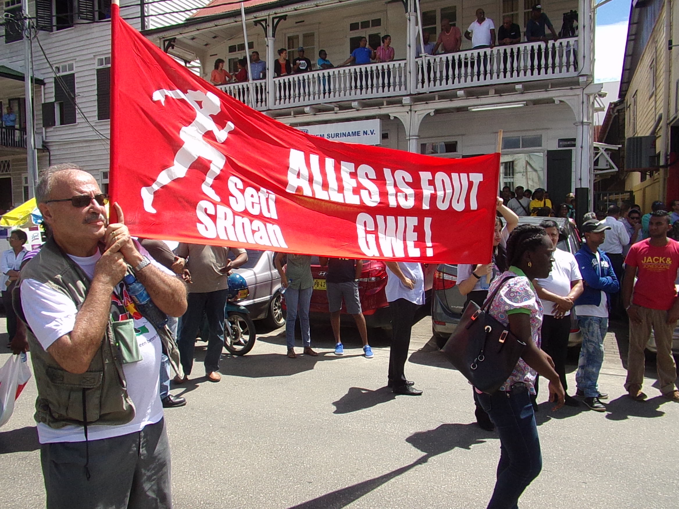 Surinamese protest IMF-influenced increased electricity tariff