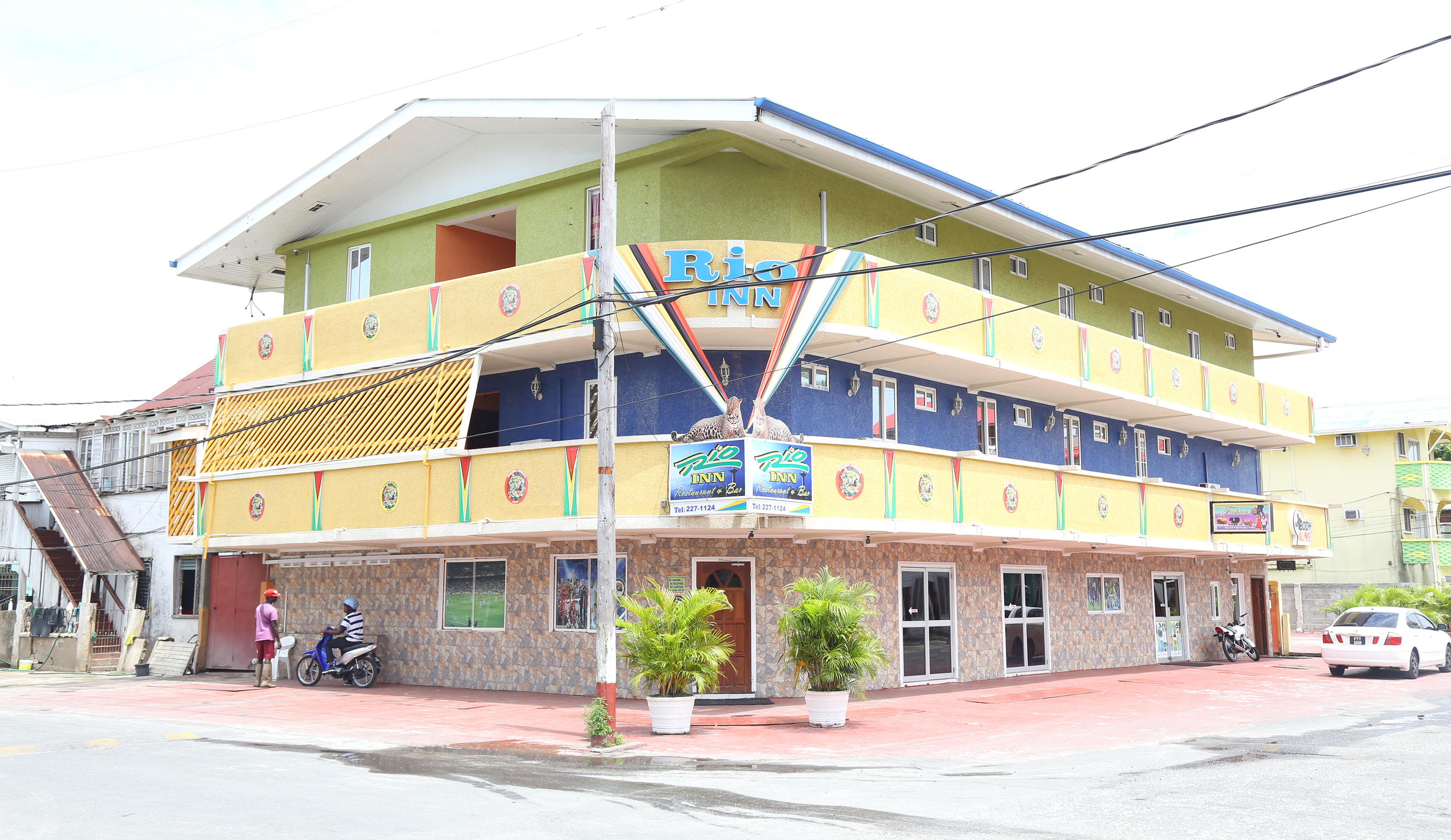 Chief Magistrate fines, deports four Spanish-speaking women arrested during police raid on Rio nightclub