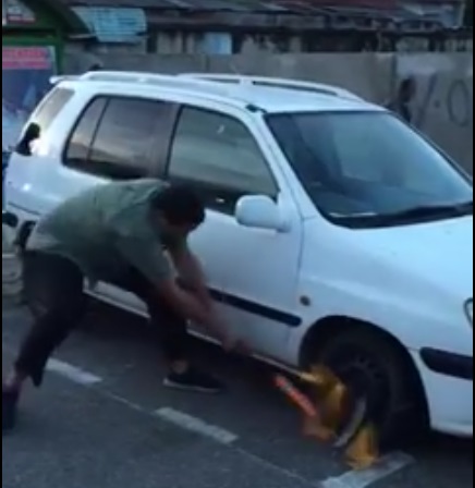 Frustrated businessman sledgehammered parking meter ‘clamp’ from car