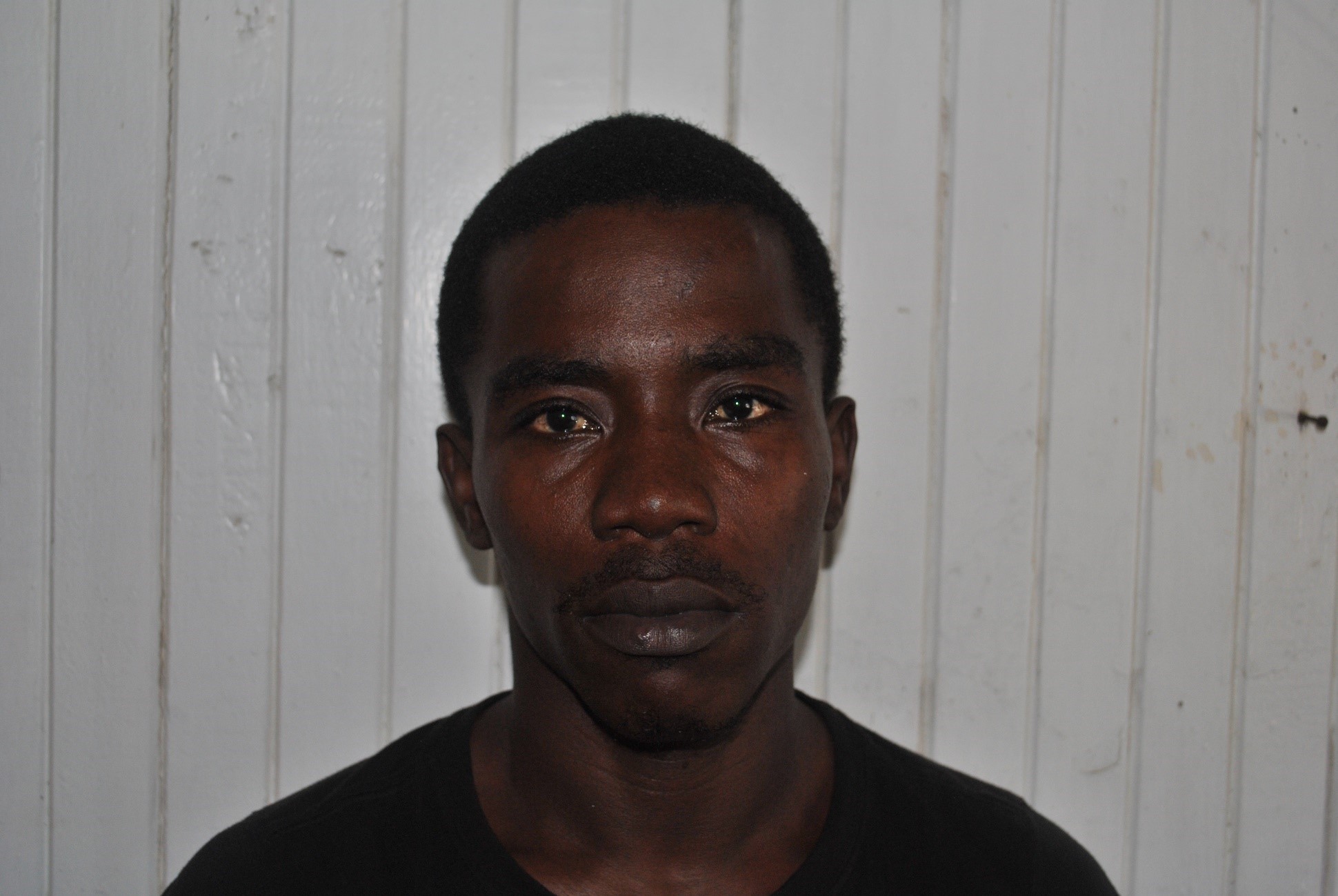 Police release photos of 13 prison escapees
