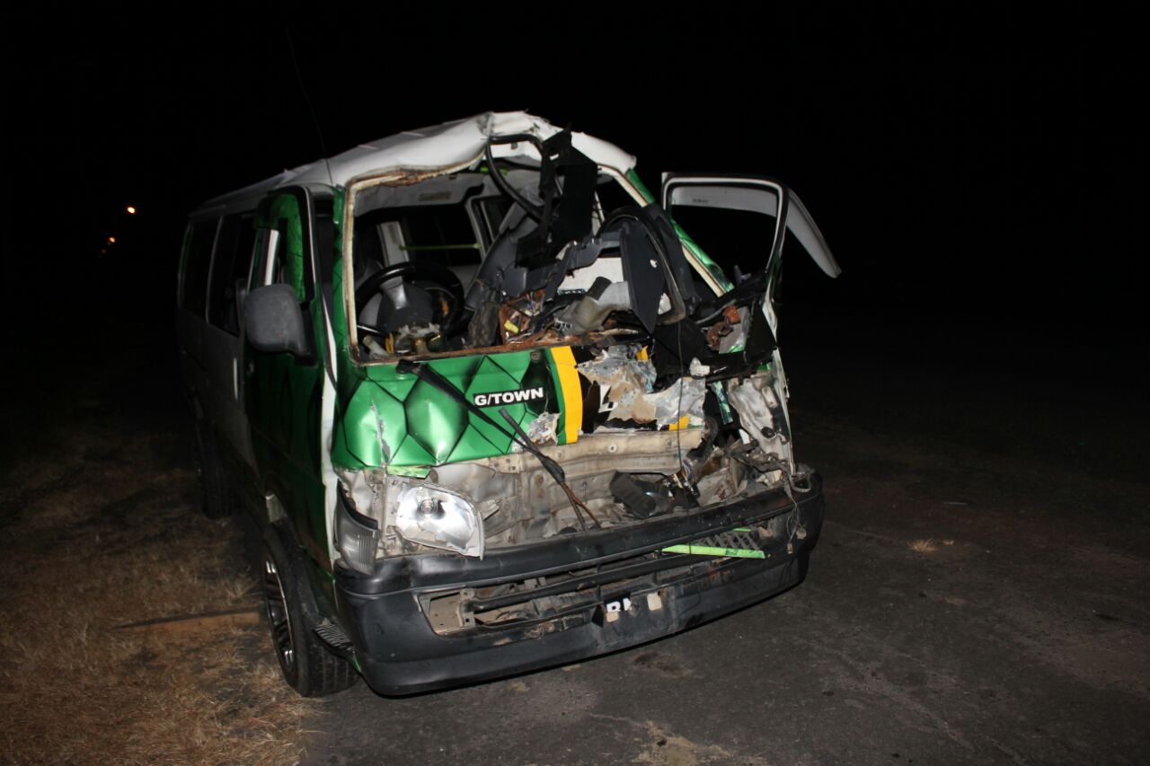 14 persons hurt after minibus slams into tractor trailer – driver was allegedly drunk at the time.