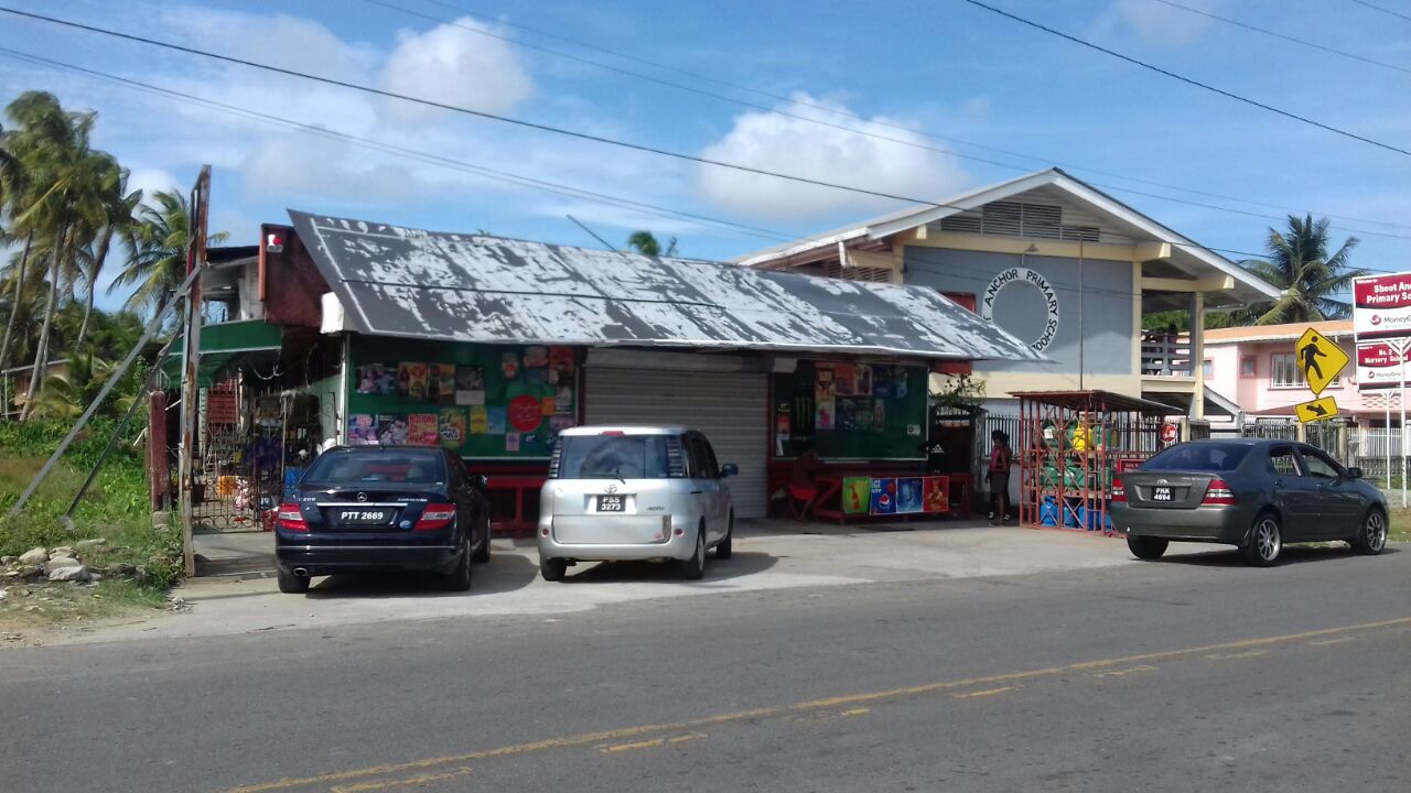 Four arrested for robbery of supermarket owner