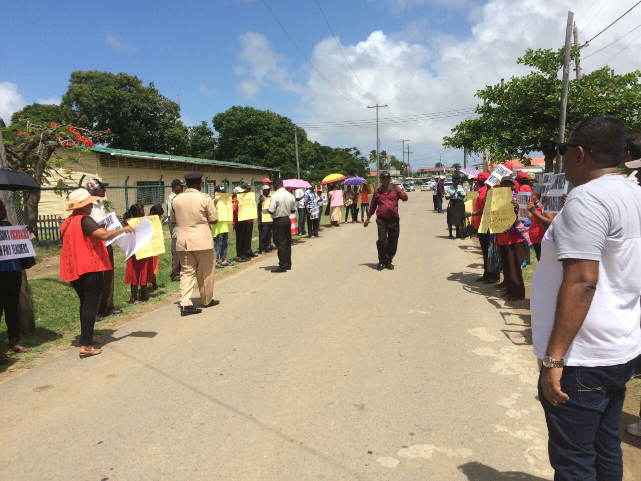 PPP supporters protest PM’s arrival at graduation ceremony
