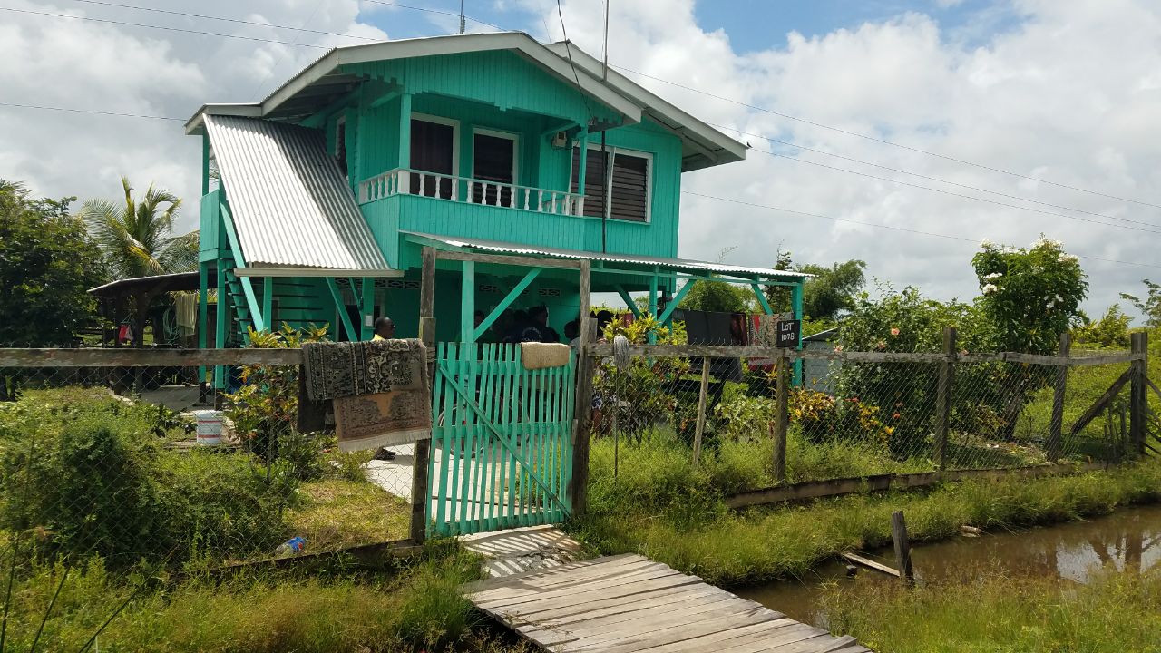 Man hangs self after killing wife, daughter