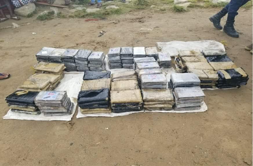 Big drugs bust in wooden boat at Mon Repos; boat owner, wife arrested, Venezuelans wanted