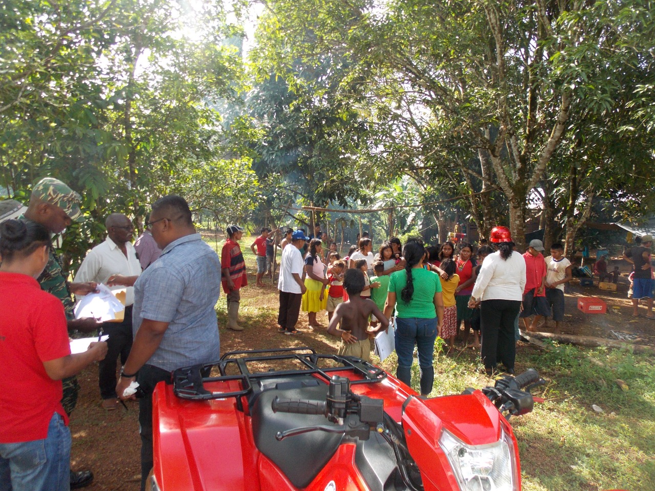 Minister Felix distributes additional supplies to Venezuelan migrants