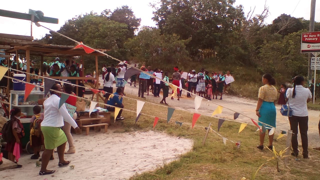 Kuru Kuru residents protest deplorable road