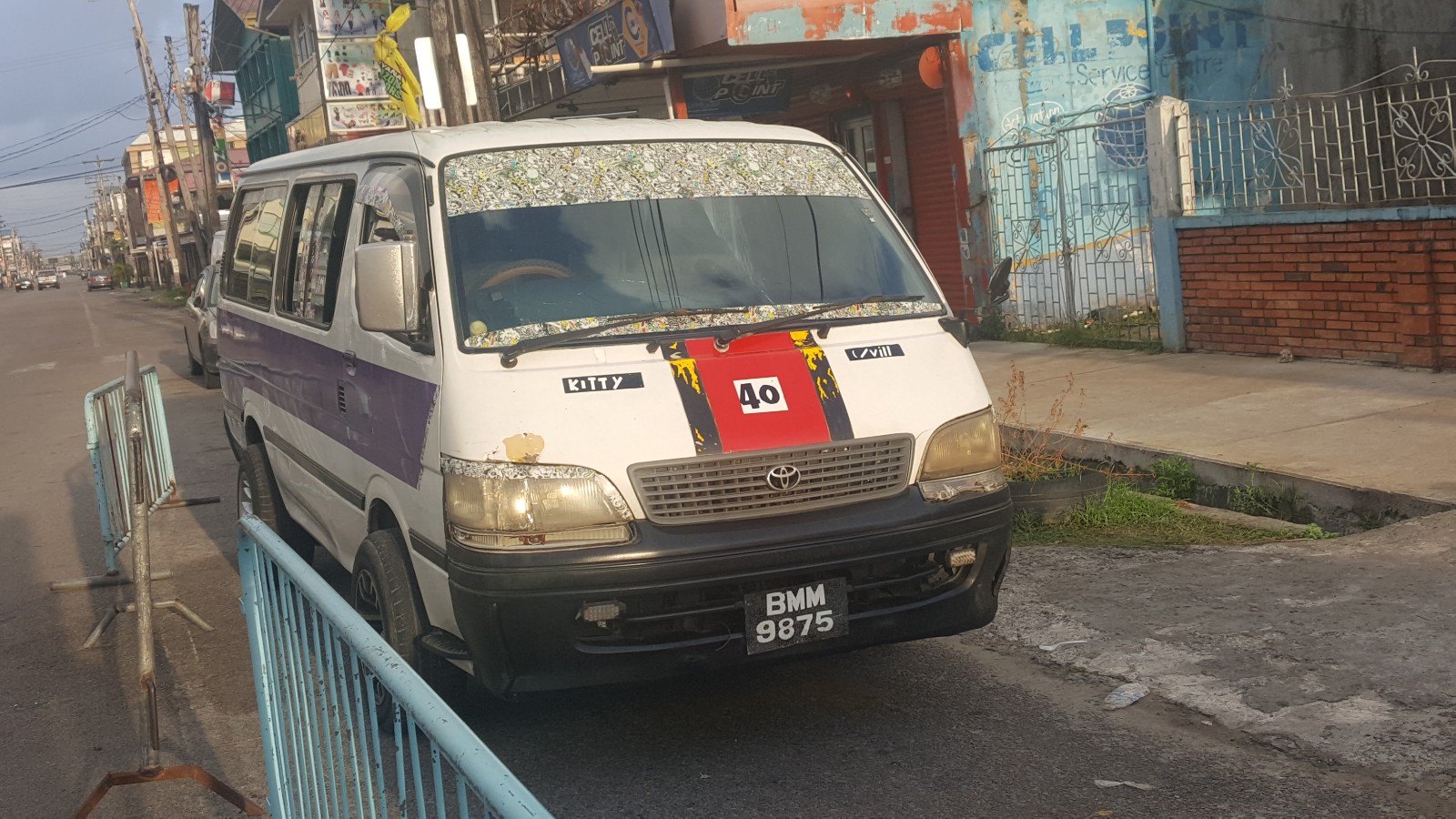 Suspect shot, two others and minibus detained at Bourda Market