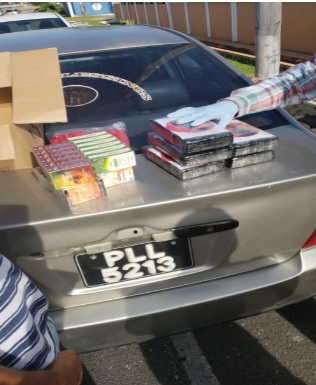 Three held for cocaine, guns, cash