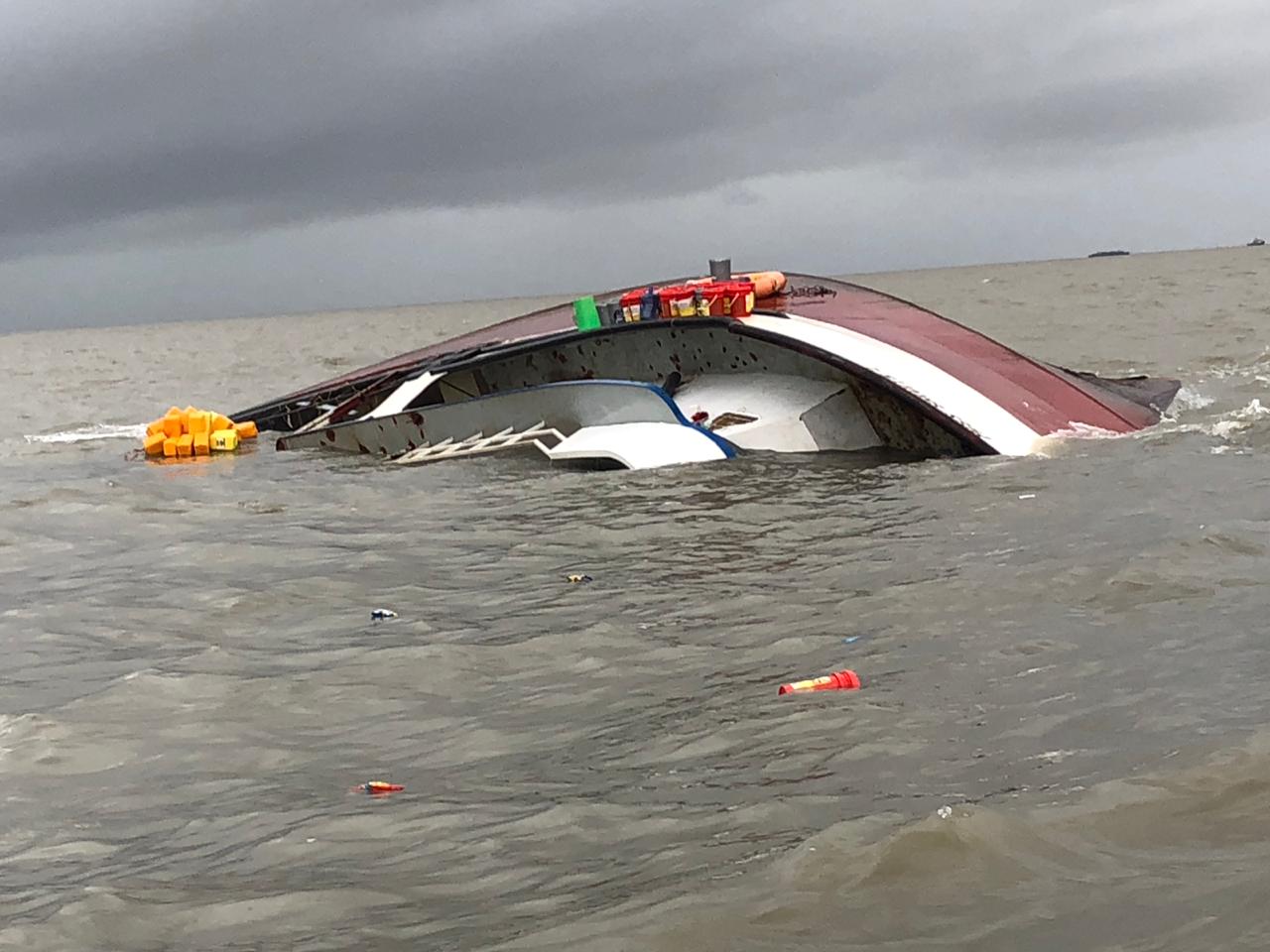 North West-bound cargo boat sinks; captain, crew rescued