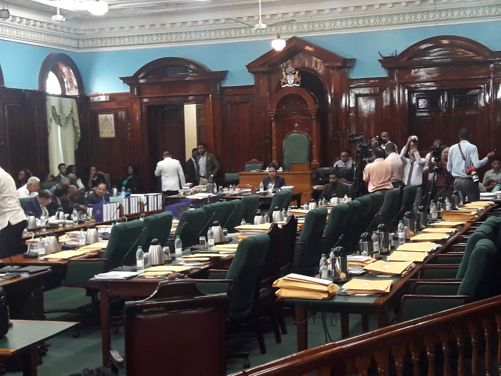 House Speaker: Let the court decide on no-confidence motion