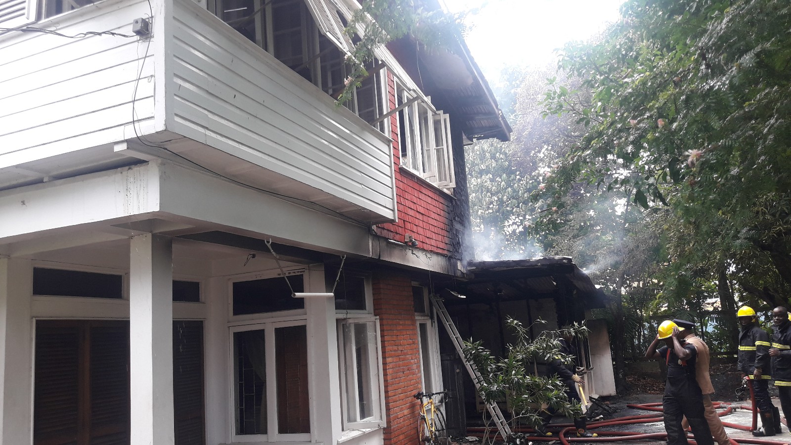 Former Foreign Minister Jackson rescued from burning house