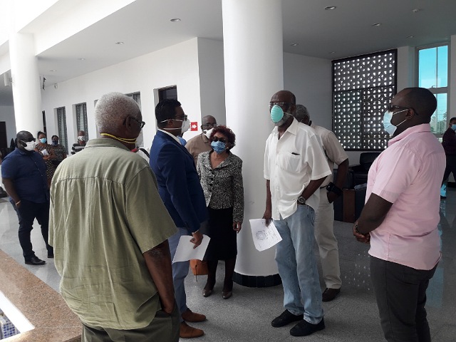 Elections Commissioner Alexander proposes 8 recount workstations; Commissioner Gunraj sticks with 20