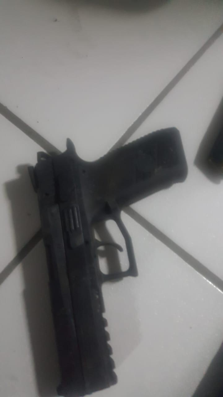 Brothers among four arrested for illegal gun possession -police