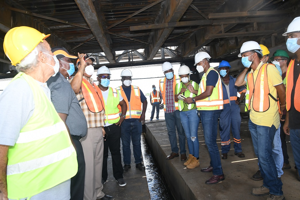 Demerara Harbour Bridge retractor span problems force closure to marine traffic; barge likely for heavy duty vehicles