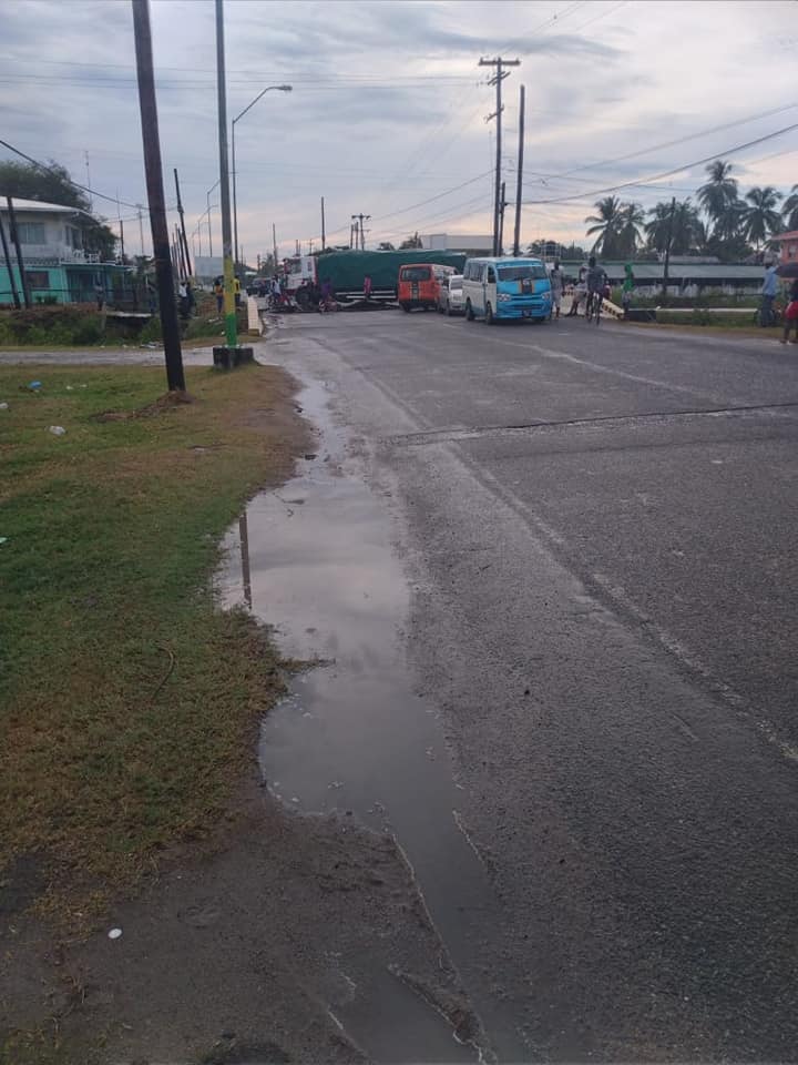 Soldiers join police in clearing West Berbice Road