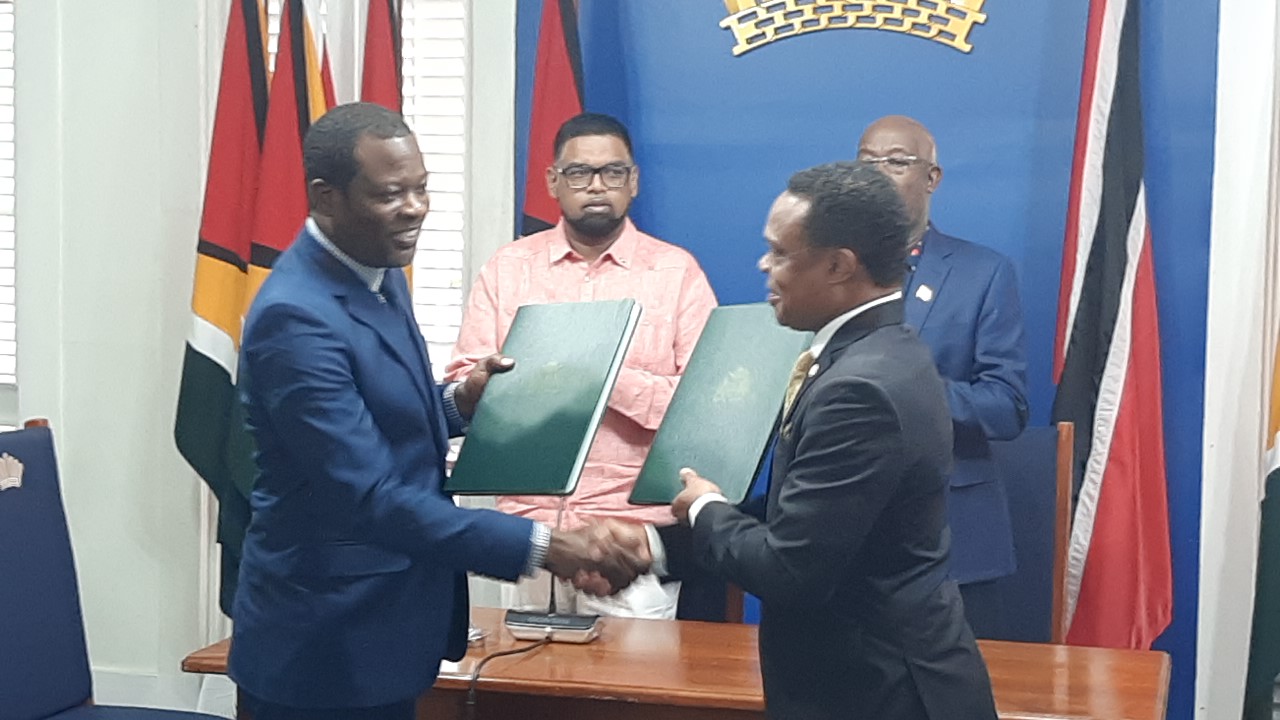 Guyana, Trinidad agree to remove non-tariff barriers; explore ferry service