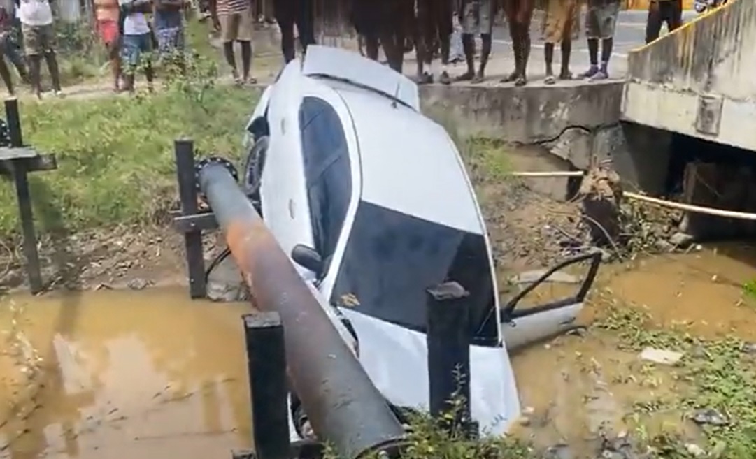 Fire on Buxton Public road after drug suspect arrested