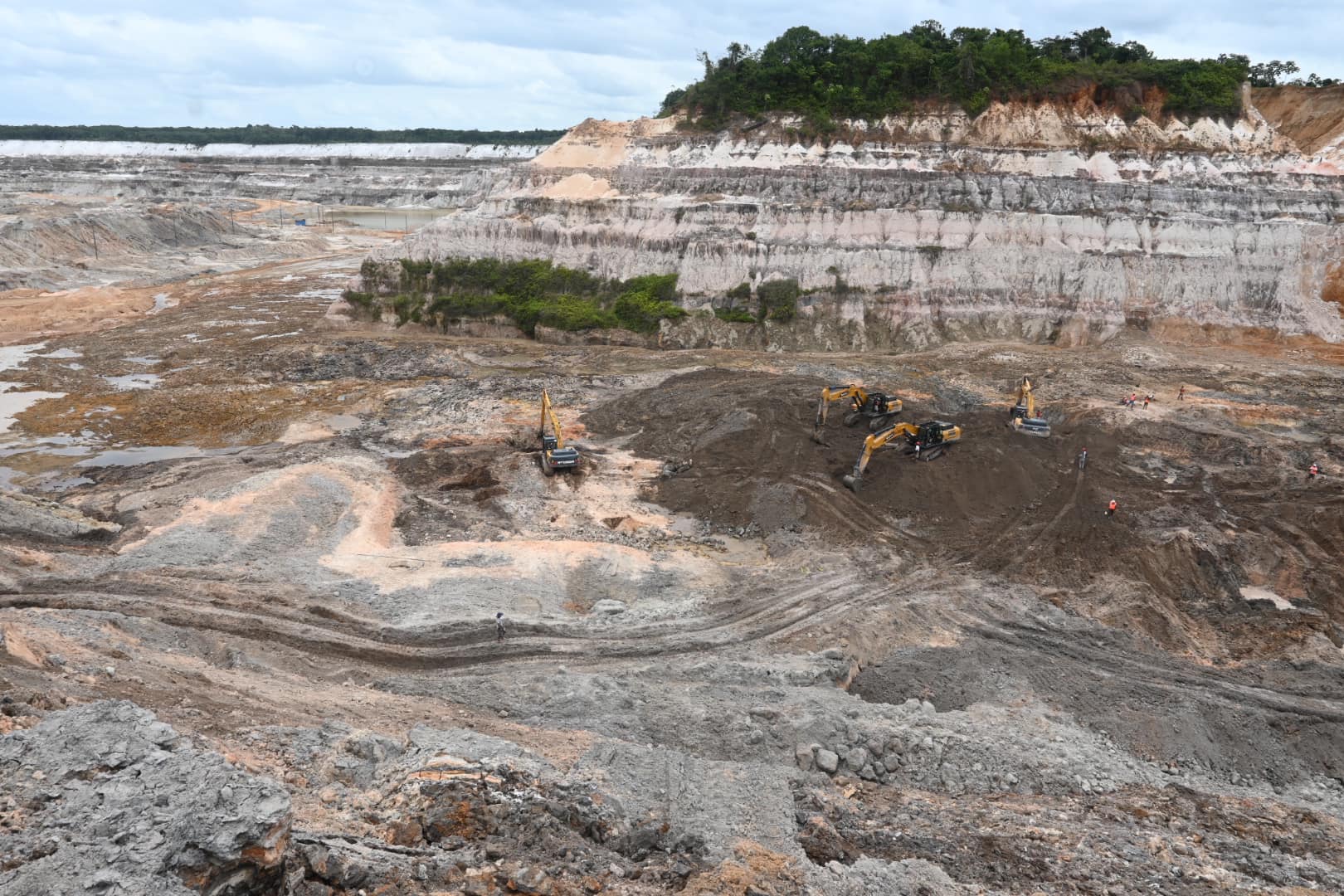 BREAKING: Body of bulldozer operator found in BOSAI pit