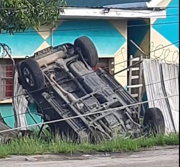 Vehicle crashes into police spy dept’s fence