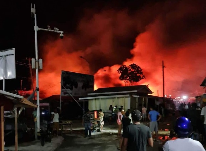 Firemen injured in raging Charity Market fire