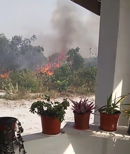 Bush fire rages at Yarrowkabra; fire fighters unable to reach blaze